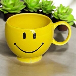 Large Happy Yellow Ceramic Planter Mug Teleflora Happy Smiling  Mug 4x6.5